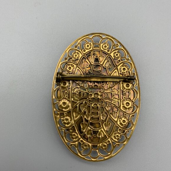 Vtg Gold-tone Scrolled Cameo Brooch Woman in Blue Dress by Oldtime Car - Picture 5 of 7